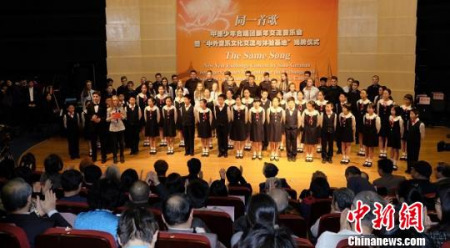 伯樂中學(xué)中文歌唱團(tuán)在北京演出,。中國駐德使館教育處供圖 伯樂中學(xué)中文歌唱團(tuán)在北京演出。中國駐德使館教育處供圖