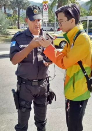 圖為家在寧波的王家琦,,目前正在美國霍普金斯大學(xué)讀研究生 (記者 楊士龍/攝) 圖為家在寧波的王家琦,目前正在美國霍普金斯大學(xué)讀研究生 (記者 楊士龍/攝)