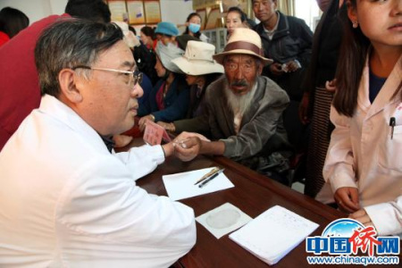 專家義診(游照平 攝) 專家義診(游照平 攝)