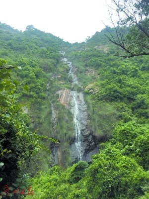 龍泉潮人徑可欣賞“龍?zhí)讹w瀑”美景,。 龍泉潮人徑可欣賞“龍?zhí)讹w瀑”美景,。