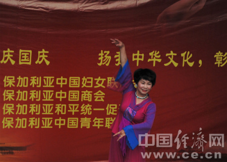 圖為晚會(huì)現(xiàn)場(chǎng)。中國(guó)經(jīng)濟(jì)網(wǎng)記者 田曉軍/攝 圖為晚會(huì)現(xiàn)場(chǎng),。中國(guó)經(jīng)濟(jì)網(wǎng)記者 田曉軍/攝