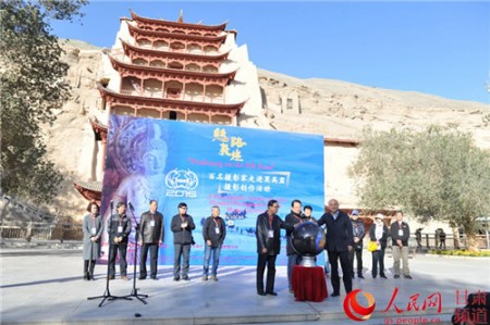 這是敦煌莫高窟首次對外開放以攝影創(chuàng)作為目的的實景拍攝與藝術(shù)創(chuàng)作,。(郭頌霞 攝) 這是敦煌莫高窟首次對外開放以攝影創(chuàng)作為目的的實景拍攝與藝術(shù)創(chuàng)作,。(郭頌霞 攝)