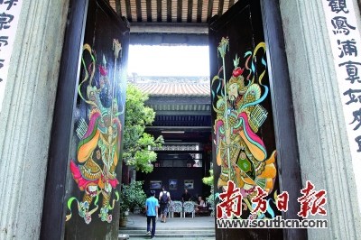 黃埔村祠堂街上的晃亭梁公祠。符超軍 攝