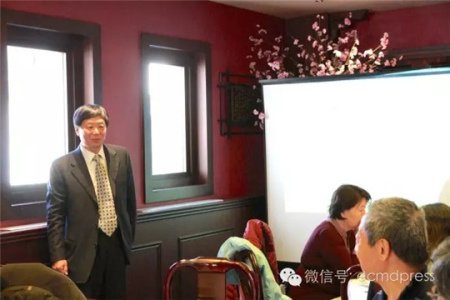 首屆會(huì)長(zhǎng)張國(guó)強(qiáng)表示校友會(huì)的宗旨是“交流合作,攜手共進(jìn)” 首屆會(huì)長(zhǎng)張國(guó)強(qiáng)表示校友會(huì)的宗旨是“交流合作,,攜手共進(jìn)”