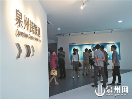 泉州跨境通公共服務(wù)平臺(tái)服務(wù)外貿(mào)企業(yè) (劉倩 攝) 泉州跨境通公共服務(wù)平臺(tái)服務(wù)外貿(mào)企業(yè) (劉倩 攝)