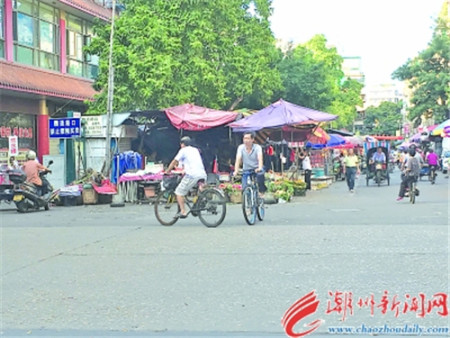 　　整治前,，西新路是騰退路段，交通無序,，雜亂難行,。