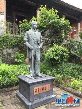 位于長崎福建會(huì)館的孫中山銅像 鄭松波 攝