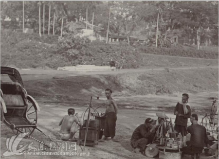 中國在新加坡的賣餅干甜點小販,，攝于1900年