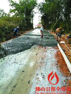 佛山電信對(duì)口幫扶的湛江山嘴村硬底化道路開工。 　　/佛山對(duì)口幫扶湛江市工作組供圖 