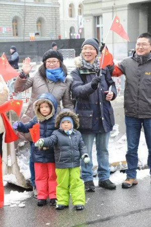 全家齊上陣,。(彭大偉 攝) 全家齊上陣,。(彭大偉 攝)