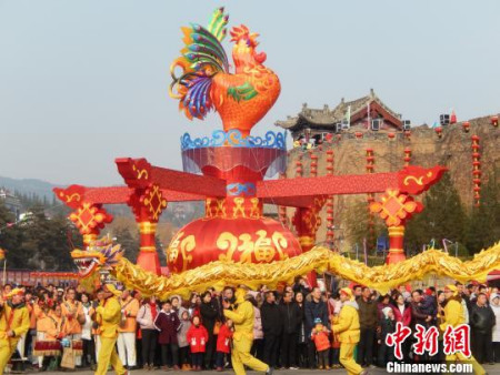 春節(jié)期間,,皇城相府景區(qū)為游客進(jìn)行民俗文化表演,。 成鵬 攝 春節(jié)期間,,皇城相府景區(qū)為游客進(jìn)行民俗文化表演?!〕声i 攝