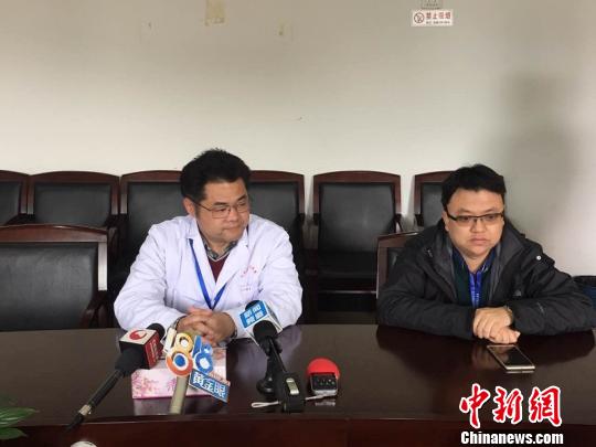 院方接受采訪?!±铈面?攝 院方接受采訪,?!±铈面?攝