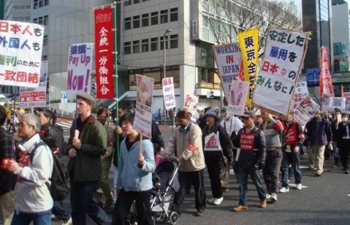 資料圖片：外國勞務(wù)者在東京集會，抗議歧視,，要求基本權(quán)利,。