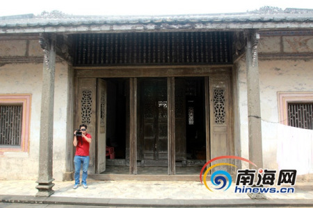 “南洋文化之旅·感受文昌魅力”大型媒體采風(fēng)活動(dòng)走進(jìn)文昌鋪前鎮(zhèn)林家大院,。南海網(wǎng)記者陳望 攝 “南洋文化之旅·感受文昌魅力”大型媒體采風(fēng)活動(dòng)走進(jìn)文昌鋪前鎮(zhèn)林家大院。南海網(wǎng)記者陳望 攝