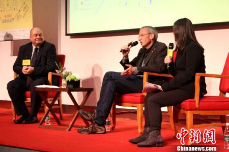 作家Daniel de Roulet與觀眾分享自己的寫作心得和生活經(jīng)歷,。劉著之 攝 作家Daniel de Roulet與觀眾分享自己的寫作心得和生活經(jīng)歷。劉著之 攝
