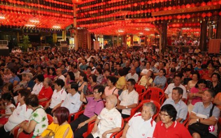 韮菜芭城隍廟152場酬神大戲昨晚掀開序幕，首場的演出就吸引超過千名觀眾捧場,。