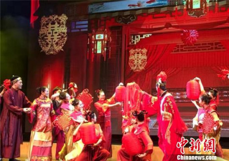 圖為《十里紅妝》表演 寧波市演藝集團供圖 圖為《十里紅妝》表演 寧波市演藝集團供圖