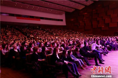 圖為寧波演藝集團巡演時克羅地亞里西斯大劇院座無虛席 寧波市演藝集團供圖 圖為寧波演藝集團巡演時克羅地亞里西斯大劇院座無虛席 寧波市演藝集團供圖