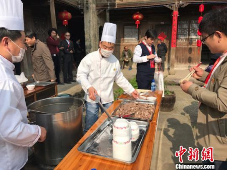 原汁原味的浦江美食——牛清湯　奚金燕　攝