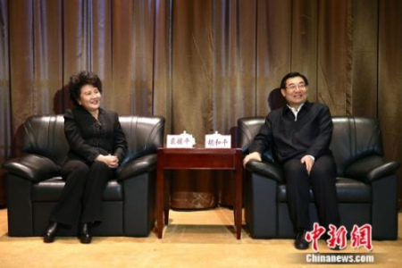 陜西省省長胡和平會見國務(wù)院僑務(wù)辦公室主任裘援平。張遠 攝 陜西省省長胡和平會見國務(wù)院僑務(wù)辦公室主任裘援平,。張遠 攝