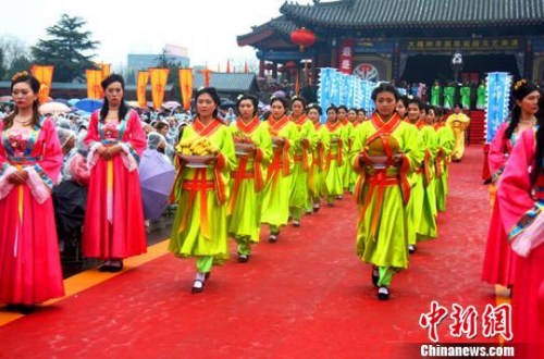 祭奠儀式整個過程處處透著大槐樹根祖文化的深厚底蘊和移民后裔對大槐樹老家的無限深情,?！|杰 攝