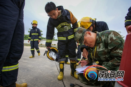 4月13日,，萬寧消防戰(zhàn)士迎來了大練兵考為了準備“期中考試”,。