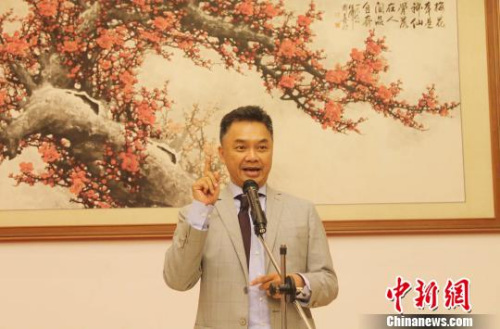 圖為印尼前副外長(zhǎng),、印尼“外交政策協(xié)會(huì)”創(chuàng)始人Dino出席招待會(huì)并致辭,。　林永傳 攝