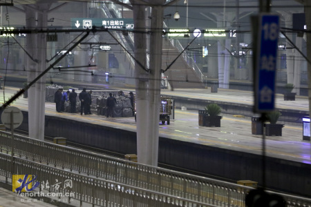 鐵路首次開通電商班列 看看快遞怎樣“坐火車”