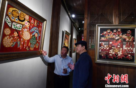 圖為之前實(shí)驗(yàn)班學(xué)員的作品展覽?!蚊?攝 圖為之前實(shí)驗(yàn)班學(xué)員的作品展覽,?!蚊?攝