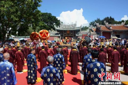 圖為祭祀慶典活動(dòng)?！埥鸫?攝