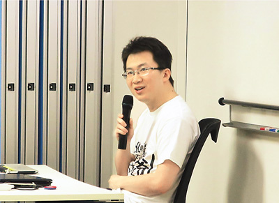 圖為徐譚妥在留學(xué)分享會上發(fā)表演講,。 圖為徐譚妥在留學(xué)分享會上發(fā)表演講。
