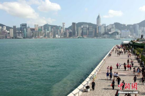 資料圖:香港尖沙咀海濱公園是香港十大風(fēng)景區(qū)之一,。20年來,香港成功實踐“一國兩制”,,向全世界展示璀璨的東方明珠魅力,。 <a target='_blank' >中新社</a>記者 洪少葵 攝 資料圖:香港尖沙咀海濱公園是香港十大風(fēng)景區(qū)之一,。20年來,,香港成功實踐“一國兩制”,向全世界展示璀璨的東方明珠魅力,。 <a target='_blank' >中新社</a>記者 洪少葵 攝