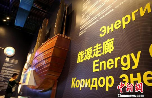 阿斯塔納世博會主題為“未來能源”,,以“未來能源 綠色絲路”為主題的中國館與其深度契合,。 文龍杰 攝 阿斯塔納世博會主題為“未來能源”,,以“未來能源 綠色絲路”為主題的中國館與其深度契合?!∥凝埥?攝