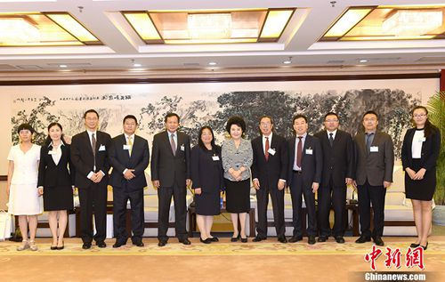 7月5日,中國國務(wù)院僑辦主任裘援平在北京會見旅美中國科學家工程師專業(yè)人士協(xié)會回國考察團一行,。 <a target='_blank' >中新社</a>記者 張勤 攝 7月5日,,中國國務(wù)院僑辦主任裘援平在北京會見旅美中國科學家工程師專業(yè)人士協(xié)會回國考察團一行,。 <a target='_blank' >中新社</a>記者 張勤 攝
