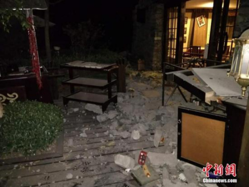 一間在地震中受損的房屋,。 圖片來源:阿壩消防 一間在地震中受損的房屋。 圖片來源:阿壩消防