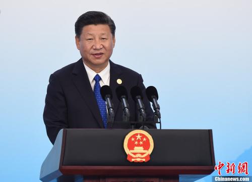 9月5日,,中國(guó)國(guó)家主席習(xí)近平在廈門國(guó)際會(huì)議中心會(huì)見(jiàn)中外記者,,介紹金磚國(guó)家領(lǐng)導(dǎo)人第九次會(huì)晤和新興市場(chǎng)國(guó)家與發(fā)展中國(guó)家對(duì)話會(huì)情況,。<a target='_blank' >中新社</a>記者 侯宇 攝 9月5日,,中國(guó)國(guó)家主席習(xí)近平在廈門國(guó)際會(huì)議中心會(huì)見(jiàn)中外記者,,介紹金磚國(guó)家領(lǐng)導(dǎo)人第九次會(huì)晤和新興市場(chǎng)國(guó)家與發(fā)展中國(guó)家對(duì)話會(huì)情況,。<a target='_blank' >中新社</a>記者 侯宇 攝