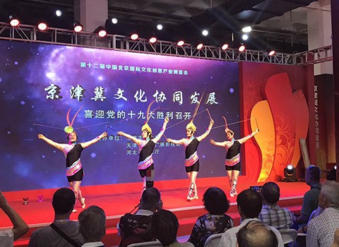 展演互動(dòng)區(qū)匯聚中外語言文化類精品節(jié)目,,全面展示文明互鑒盛景,。 展演互動(dòng)區(qū)匯聚中外語言文化類精品節(jié)目,,全面展示文明互鑒盛景。