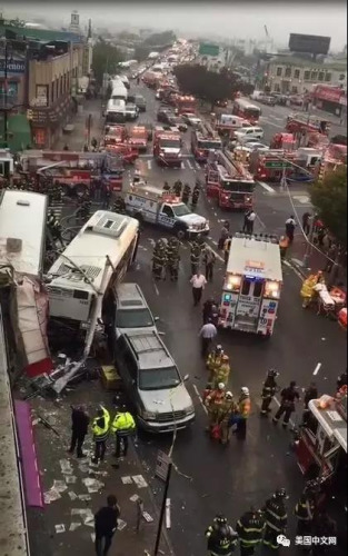 事發(fā)后緬街和北方大道大面積封路,，公車和其余車輛改道，造成長時(shí)間交通擁堵,。(美國中文網(wǎng))