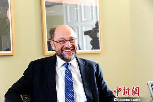 資料圖:舒爾茨2016年10月14日在德國柏林為自己傳記出版造勢的資料圖片。 <a target='_blank' >中新社</a>記者 彭大偉 攝 資料圖:舒爾茨2016年10月14日在德國柏林為自己傳記出版造勢的資料圖片,。 <a target='_blank' >中新社</a>記者 彭大偉 攝