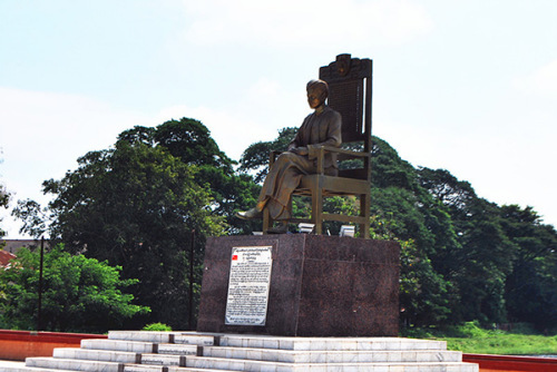 緬甸國父昂山將軍雕像,。