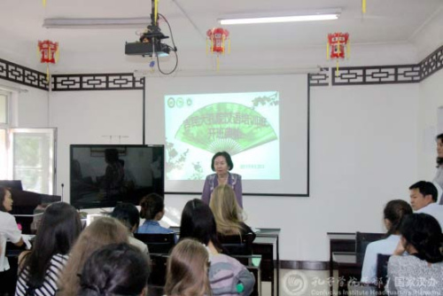 庫塔耶娃·玉米提致辭,。(國家漢辦網(wǎng)站圖片) 庫塔耶娃·玉米提致辭,。(國家漢辦網(wǎng)站圖片)
