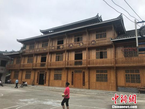 坐落在文坡村的“中國侗錦傳承基地” 傅煜 攝