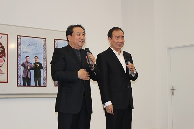 姜昆、戴志誠(chéng)合說相聲《樂在其中》,。 姜昆,、戴志誠(chéng)合說相聲《樂在其中》,。
