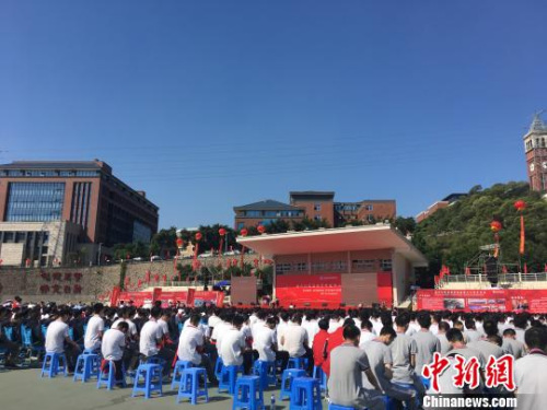 26日,，福建省福州陽(yáng)光國(guó)際學(xué)校建校20周年慶于福州市舉行,。　葉秋云 攝