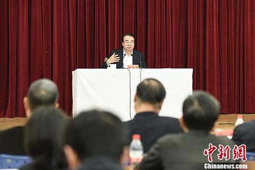 10月26日，國務院僑辦召開學習貫徹黨的十九大精神專題會議,，黨組書記許又聲傳達十九大精神并提出學習貫徹要求,。 <a target='_blank' >中新社</a>記者 崔楠 攝