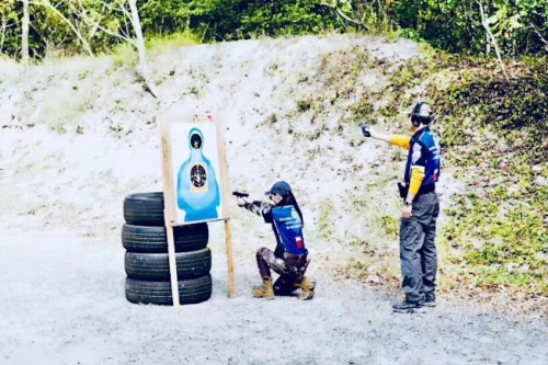 雙鷹射擊隊集訓,，巾幗不讓須眉,。(美國《世界日報》/侯曉峰提供)