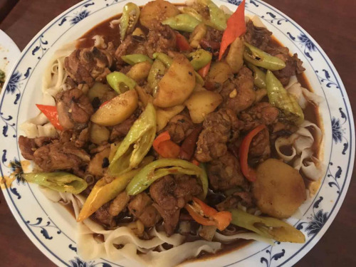 美味的大盤雞 (英國(guó)《僑報(bào)》) 美味的大盤雞 (英國(guó)《僑報(bào)》)
