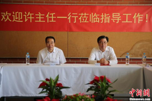 11月29日,,中國(guó)國(guó)務(wù)院僑務(wù)辦公室黨組書記、副主任許又聲在澳大利亞阿德萊德與當(dāng)?shù)貎S領(lǐng)及僑團(tuán)代表座談,。圖為中國(guó)國(guó)務(wù)院僑務(wù)辦公室黨組書記,、副主任許又聲(左)和中國(guó)駐阿德萊德總領(lǐng)事蔡思平。<a target='_blank' >中新社</a>記者 陶社蘭 攝 11月29日,,中國(guó)國(guó)務(wù)院僑務(wù)辦公室黨組書記、副主任許又聲在澳大利亞阿德萊德與當(dāng)?shù)貎S領(lǐng)及僑團(tuán)代表座談,。圖為中國(guó)國(guó)務(wù)院僑務(wù)辦公室黨組書記,、副主任許又聲(左)和中國(guó)駐阿德萊德總領(lǐng)事蔡思平,。<a target='_blank' >中新社</a>記者 陶社蘭 攝