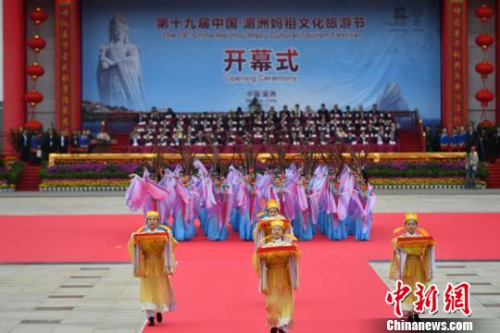 首批國家級非物質(zhì)文化遺產(chǎn)——媽祖祭典表演。　呂明 攝