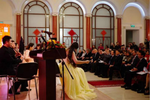 活動(dòng)現(xiàn)場(chǎng)的中國(guó)民樂(lè)表演,。 活動(dòng)現(xiàn)場(chǎng)的中國(guó)民樂(lè)表演,。